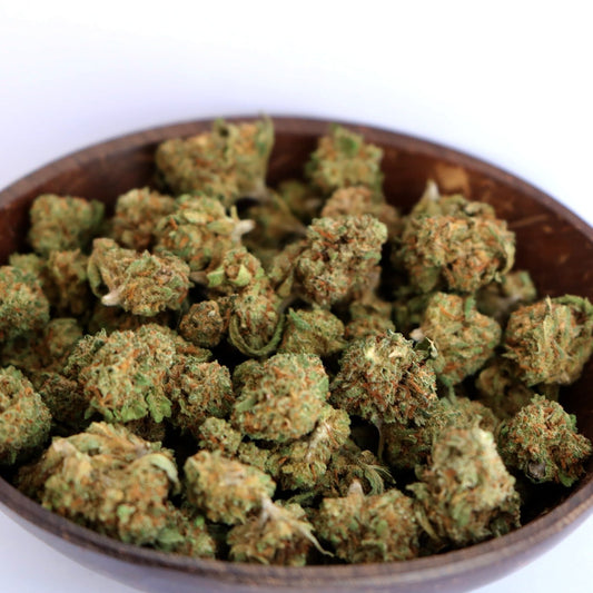 Petites têtes (small buds) de fleur de CBD Cannatonic, aux arômes d'herbes fraîches et de citron