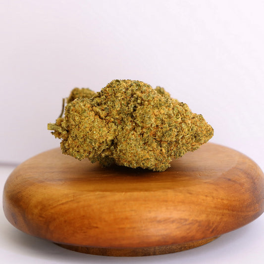 Tête de fleur de CBD pas cher indoor Banana Kush, saveur banane aux notes sucrées