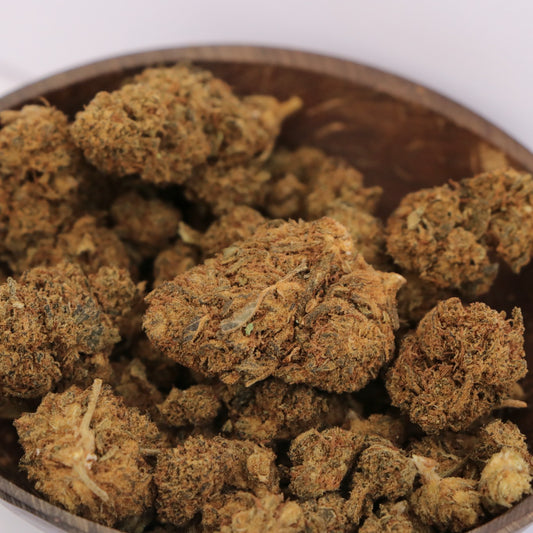 Têtes de fleurs de chanvre CBD Kali Mist cultivées sous serre 